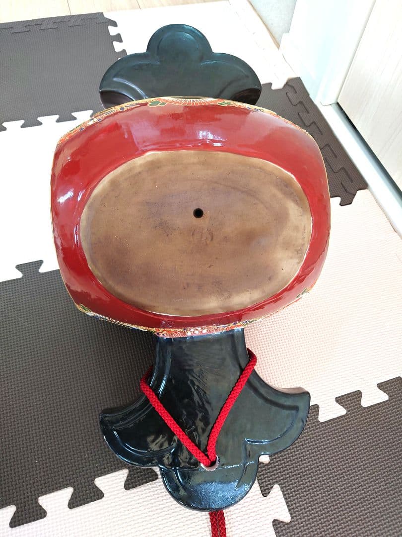 特大　九谷焼　打出の小槌　八幡窯 座布団付　松縁起図　置物