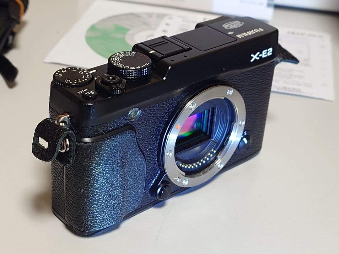 【美品】FUJIFILM X-E2 ボディ 撮影枚数1,000未満 おまけ付き