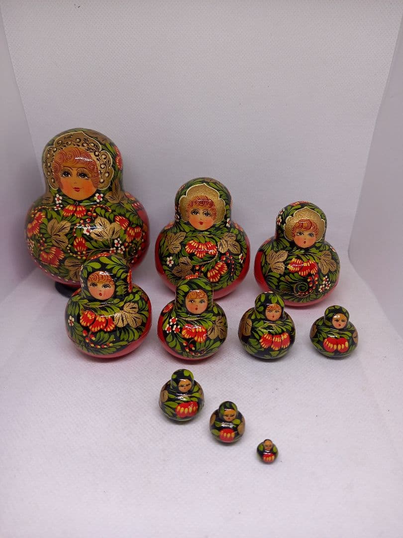 手描きマトリョーシカ 人形 赤 緑