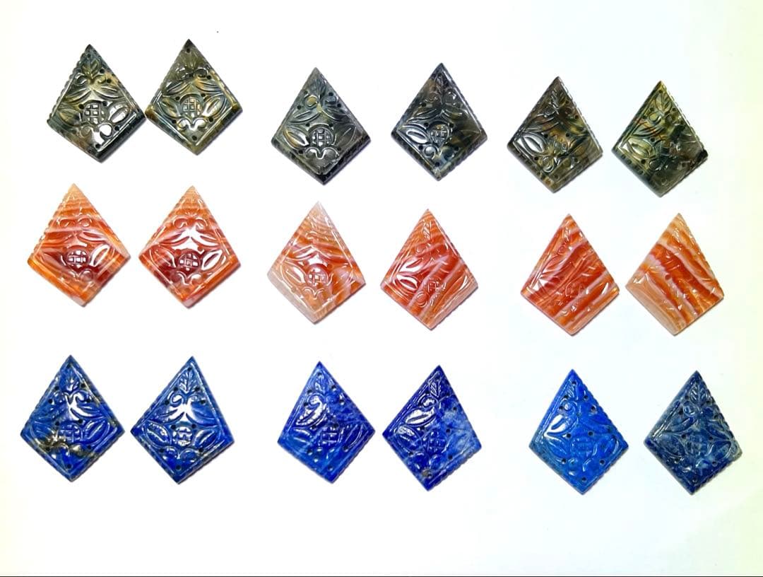 ブルータイガーアイ、カーネリアン、ラピスラズリ　カービング　14kgf ピアス