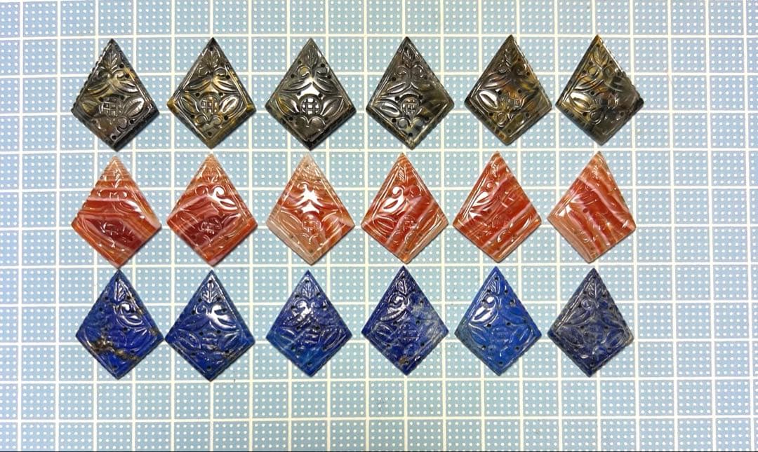 ブルータイガーアイ、カーネリアン、ラピスラズリ　カービング　14kgf ピアス