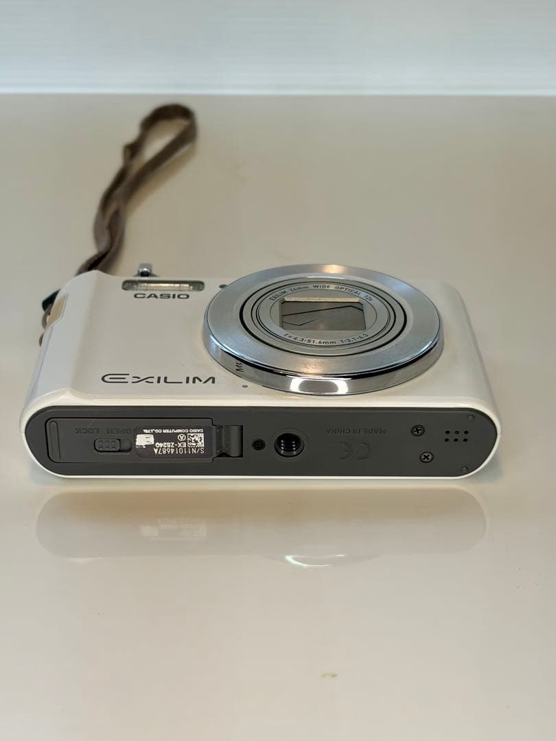 カシオ EXILIM EX-ZS240 ホワイトシルバー デジカメまとめて中古
