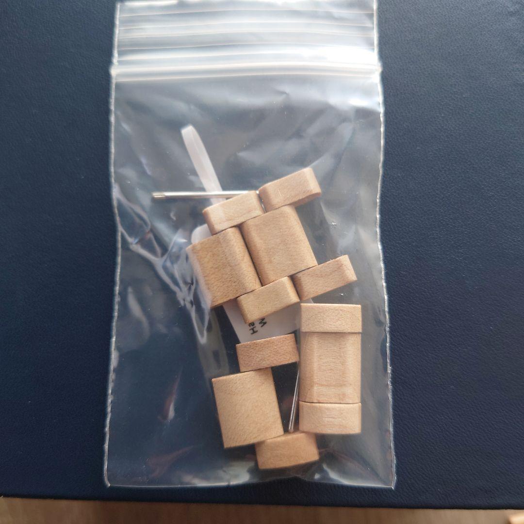 NAKOA 木製腕時計 日付表示付き