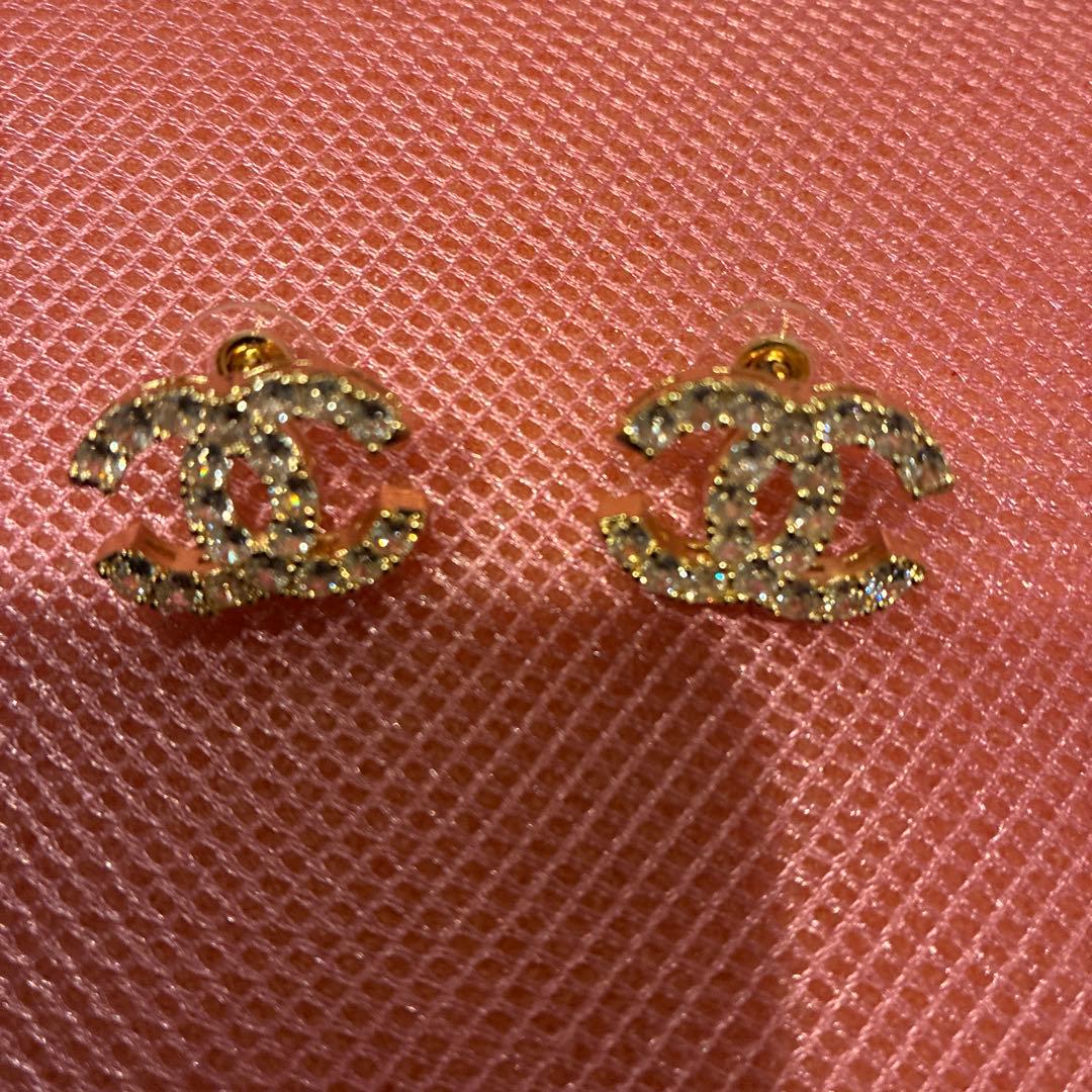 ☆CHANEL ☆ブラックレザーミニショルダーバッグ➕ネックレス2➕ピアス1