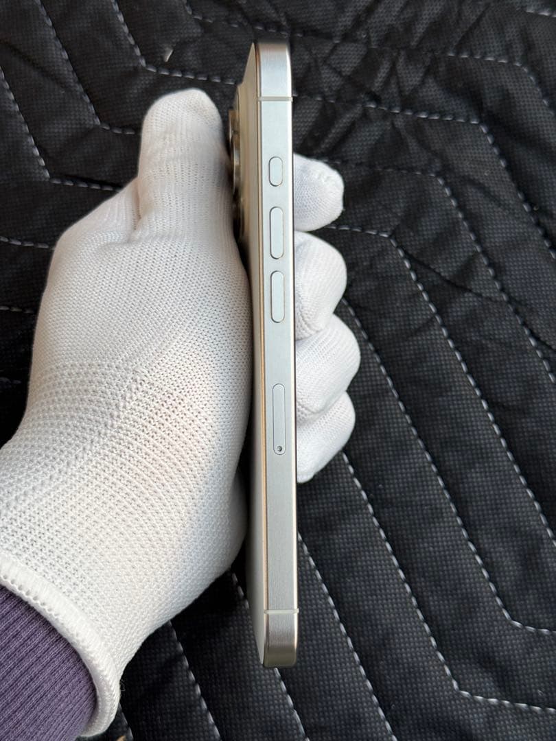 美品　iPhone 15 Pro 256GB ホワイトチタニウム