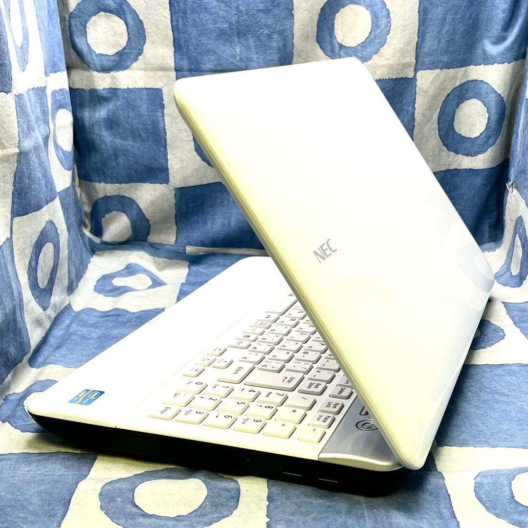 綺麗ブルーレイ！快速SSD256GB☆爽やか白ノートパソコン♪Windows11