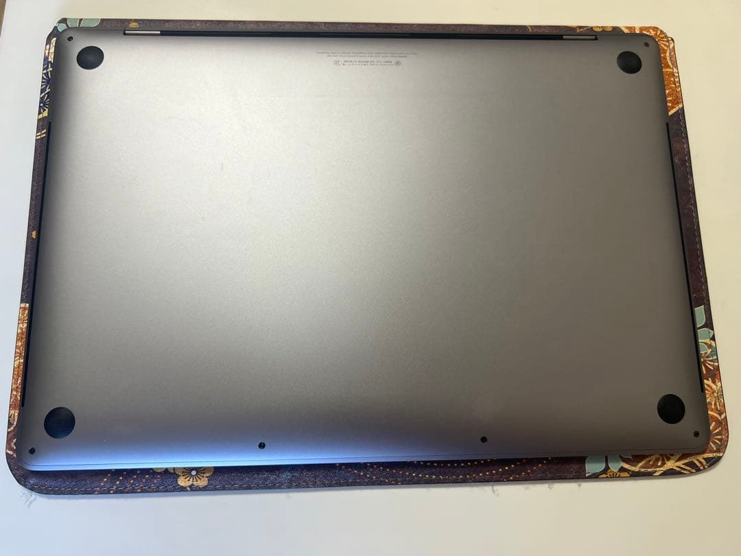 美品 MacBook Pro 16インチ (2019) 本体