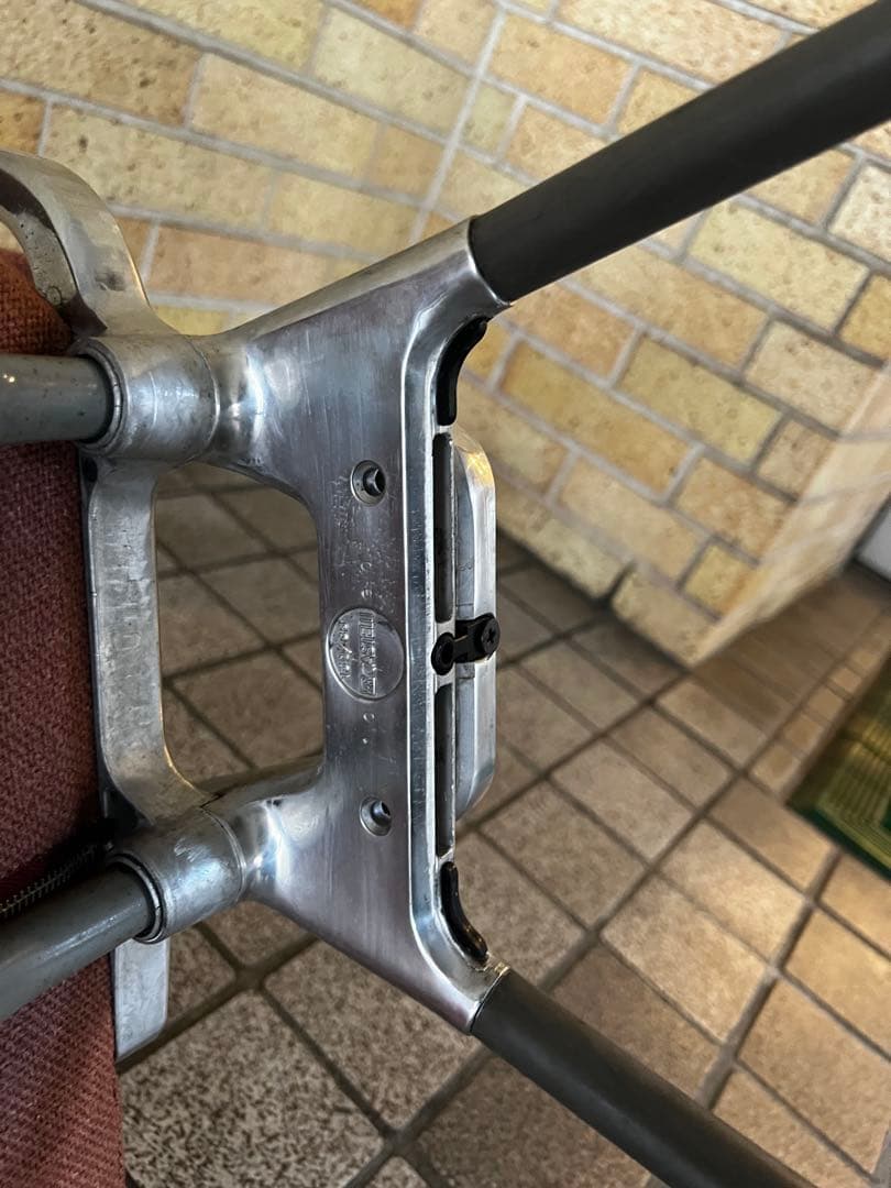 カステリDSC 106 スタッキングチェア　アーム付B 椅子