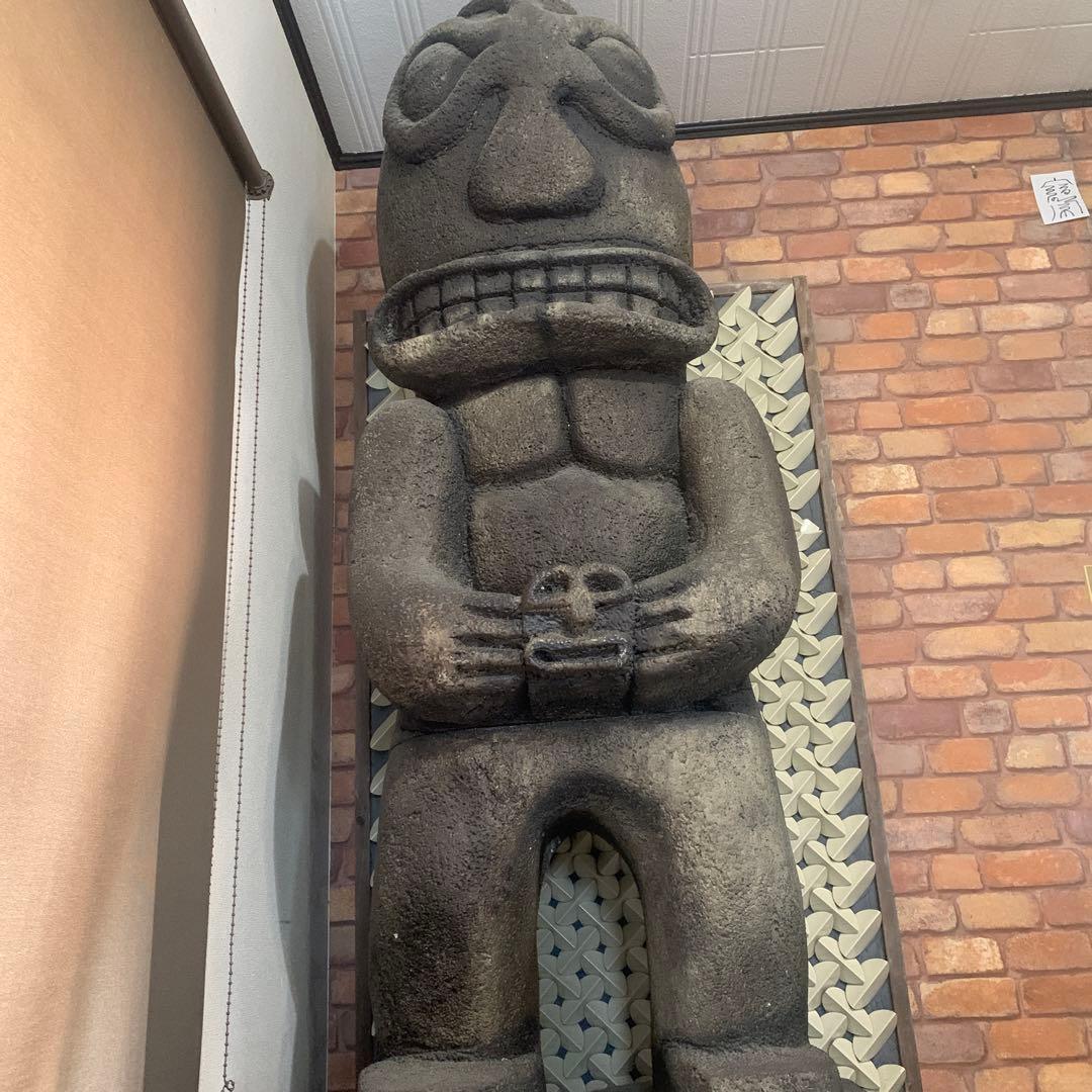 ⓵石材製トーテムポール風彫刻像 約200センチ