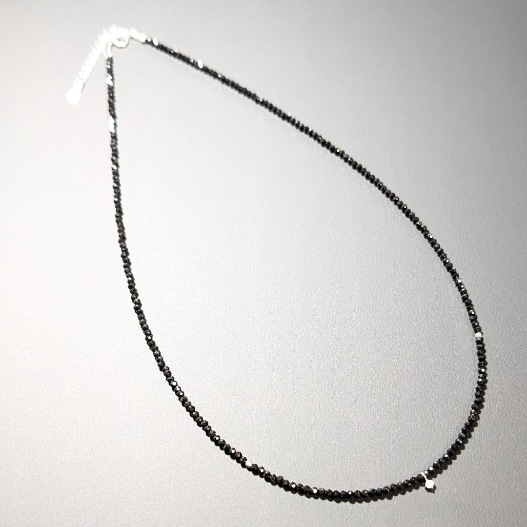 内なる力を解き放つ｜スピネル＆ダイヤのK18ホワイトゴールドネックレス ギフト