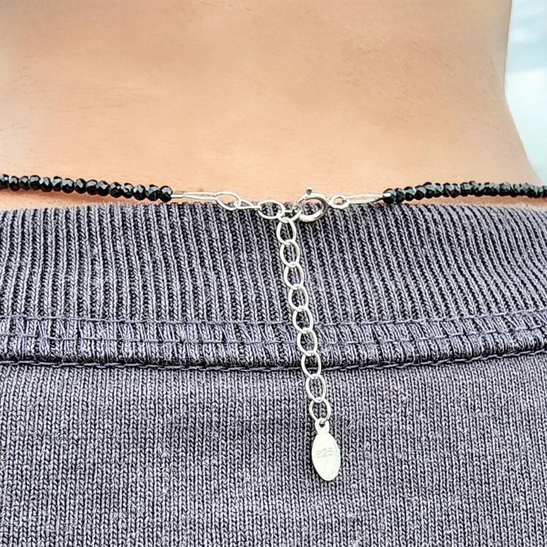 内なる力を解き放つ｜スピネル＆ダイヤのK18ホワイトゴールドネックレス ギフト