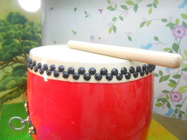 ☆新品未使用(送料無料)28.980円　エイサー大太鼓36cm*40cmバチ付き