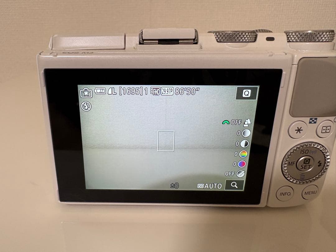 【美品・動作品】Canon EOS M3 ダブルレンズ　 純正バッテリー3個付