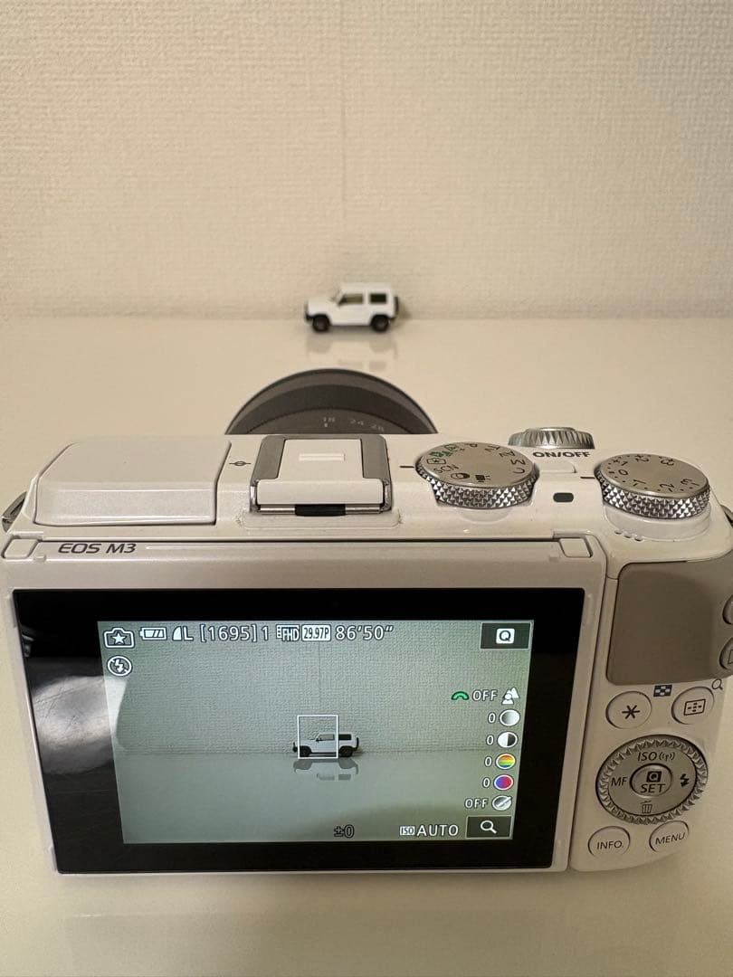 【美品・動作品】Canon EOS M3 ダブルレンズ　 純正バッテリー3個付