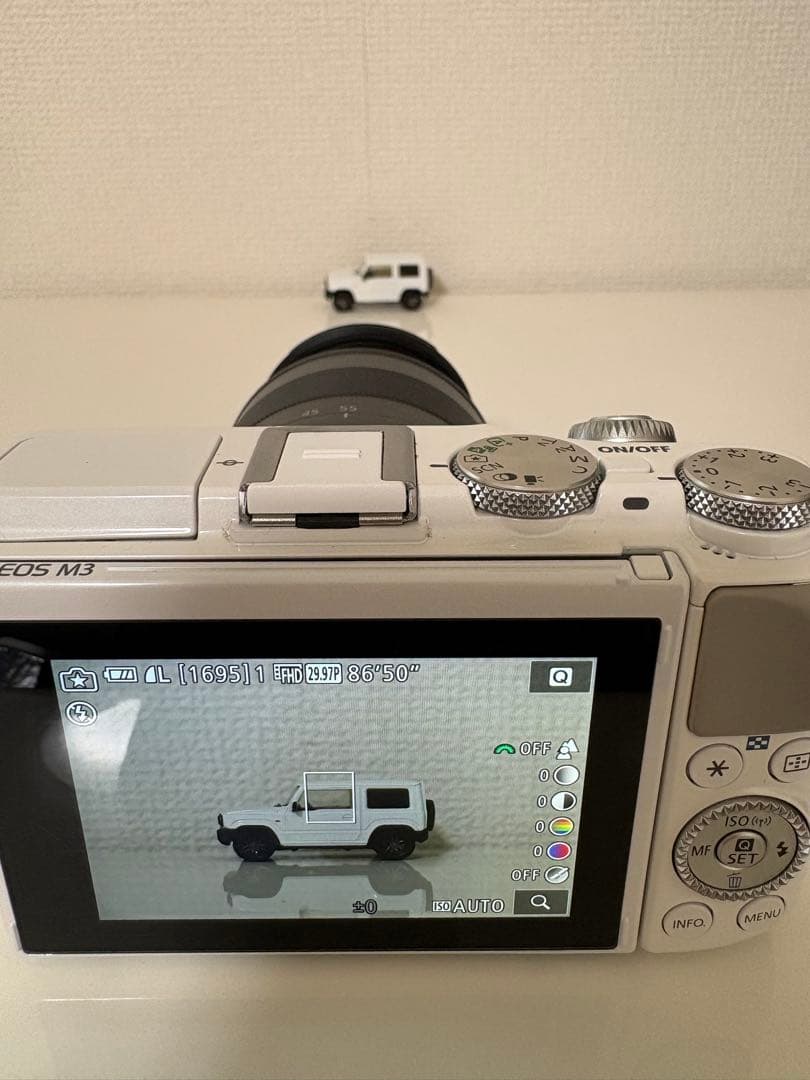 【美品・動作品】Canon EOS M3 ダブルレンズ　 純正バッテリー3個付