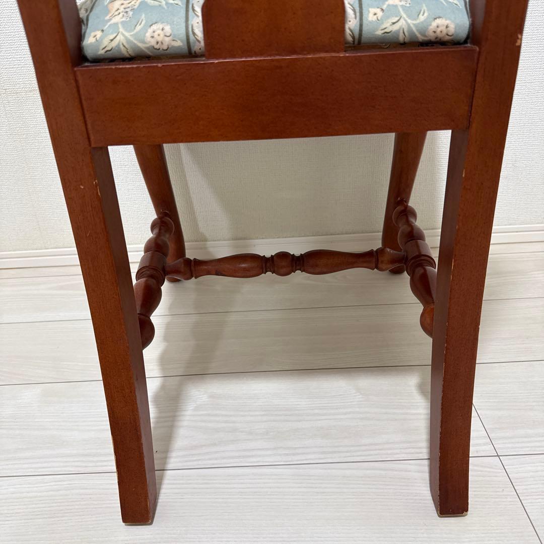 リンホーリン　ドレッサーチェア　椅子　チェア　Lynn Hollyn