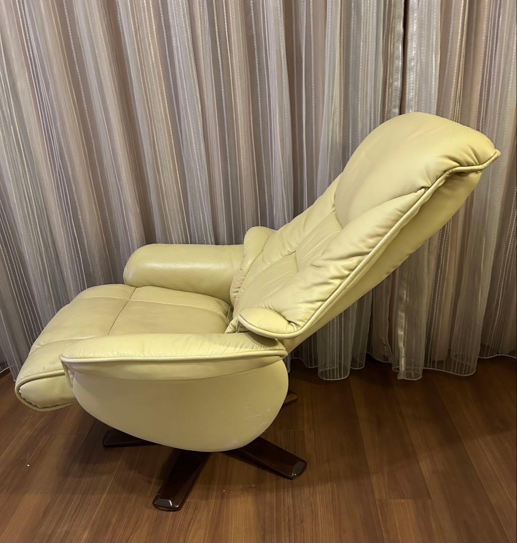 クリーム色フェイクレザーリクライニングソファ　裏リペア済　オットマン別売