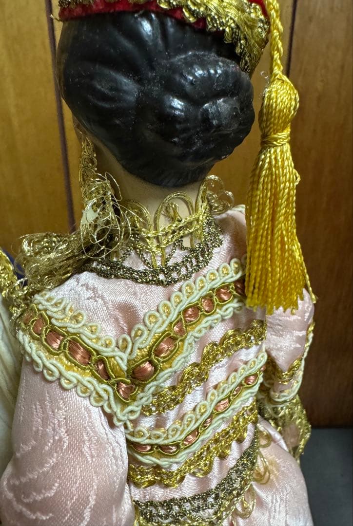 ギリシャ民族衣装の人形2体　ベナキ美術館所蔵品 の複製　レプリカ　アンテイーク