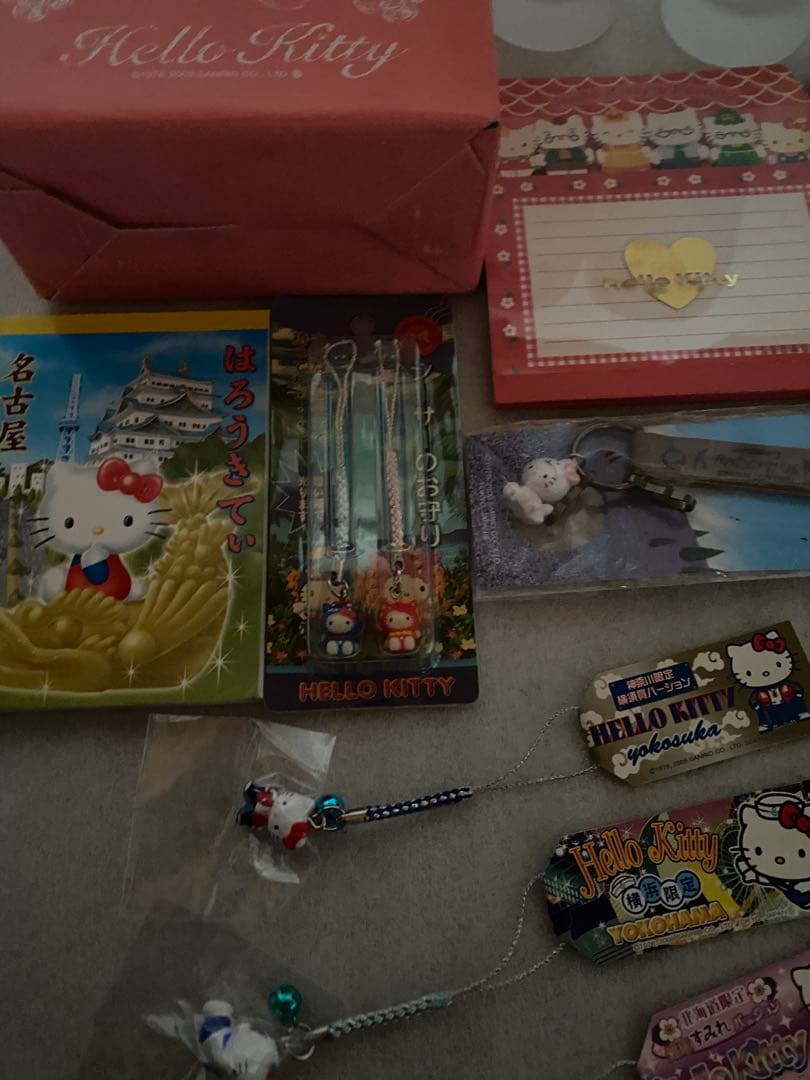 キティご当地ストラップ＆メモ帳まとめ売り、非売品グラス、写真立て新品（全19点）