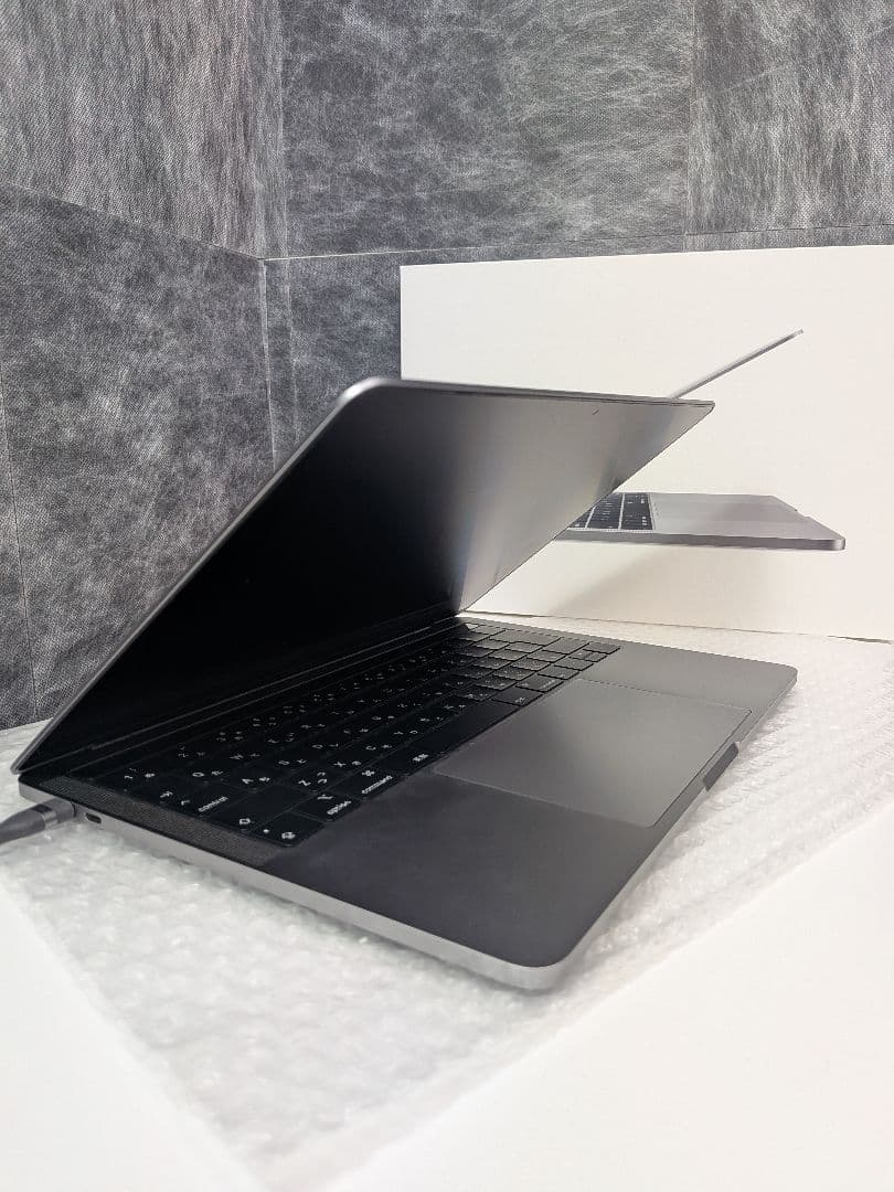 美品 MacBook Pro 13インチ スペースグレー 本体 画面保護シール