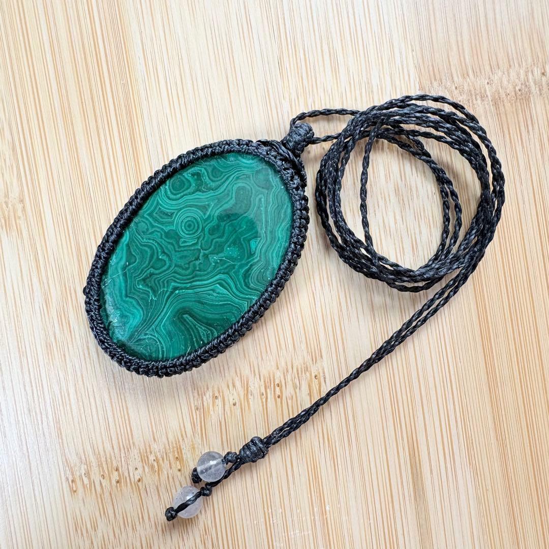 ＊マクラメネックレス＊　大粒　マラカイト　長さ調整可能