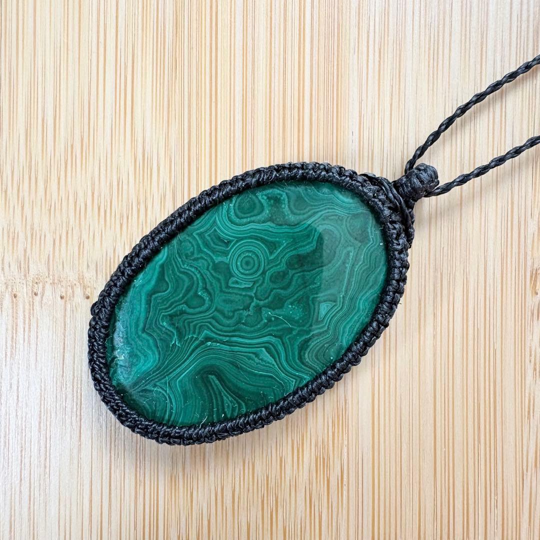 ＊マクラメネックレス＊　大粒　マラカイト　長さ調整可能