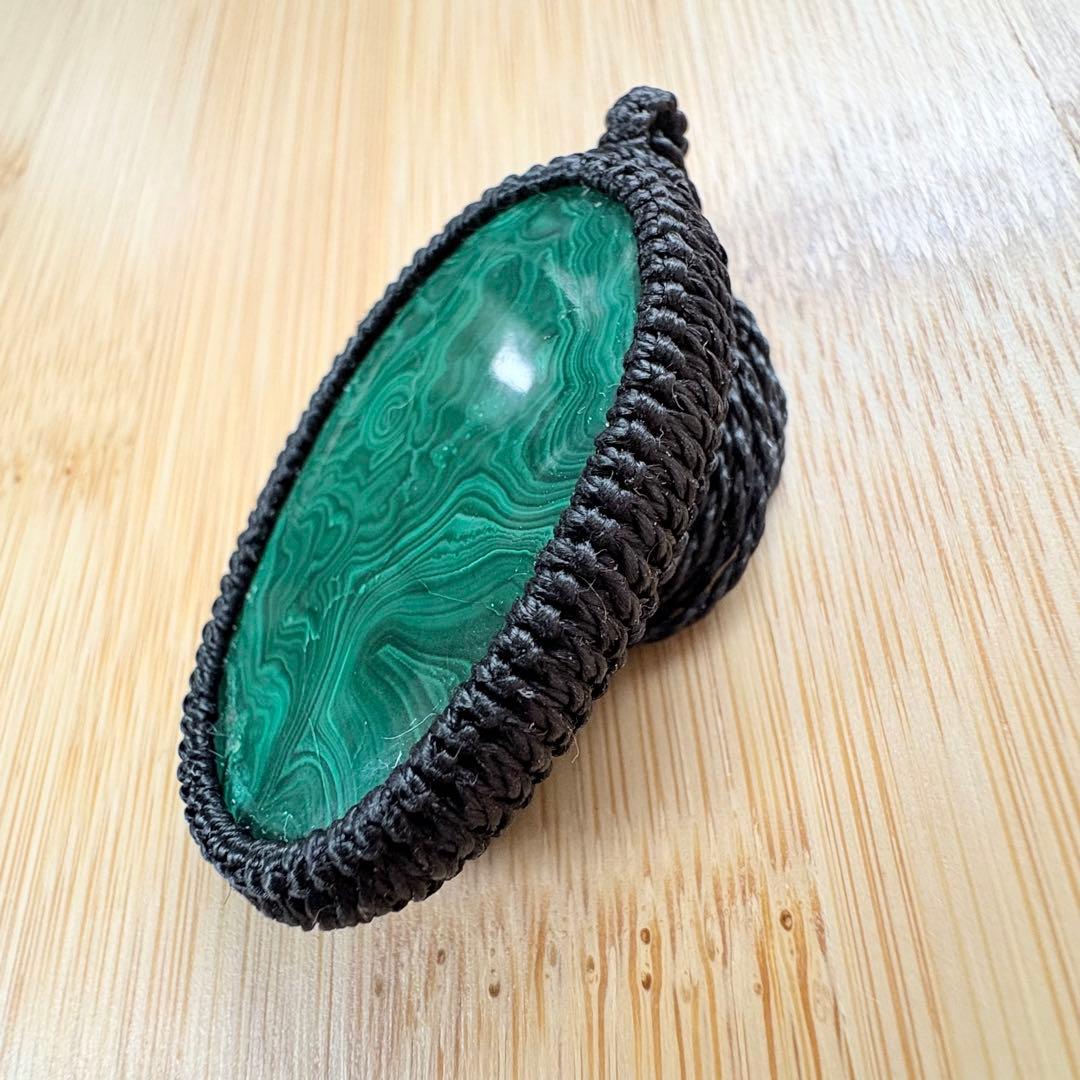 ＊マクラメネックレス＊　大粒　マラカイト　長さ調整可能