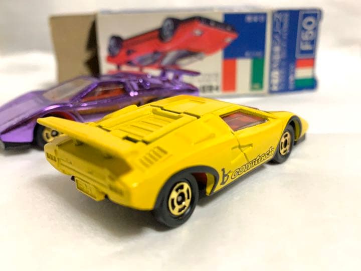 青箱トミカ　ランボルギーニＬP500S 二台セット　紫メッキ&黄色