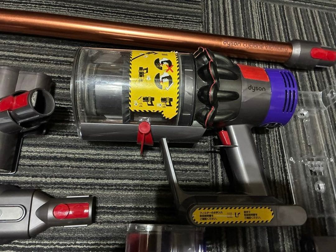 Dyson V10 Fluffy コードレスクリーナー 付属品完備