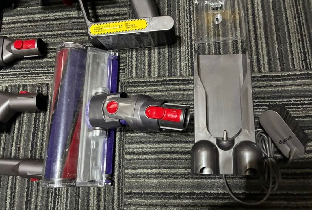 Dyson V10 Fluffy コードレスクリーナー 付属品完備