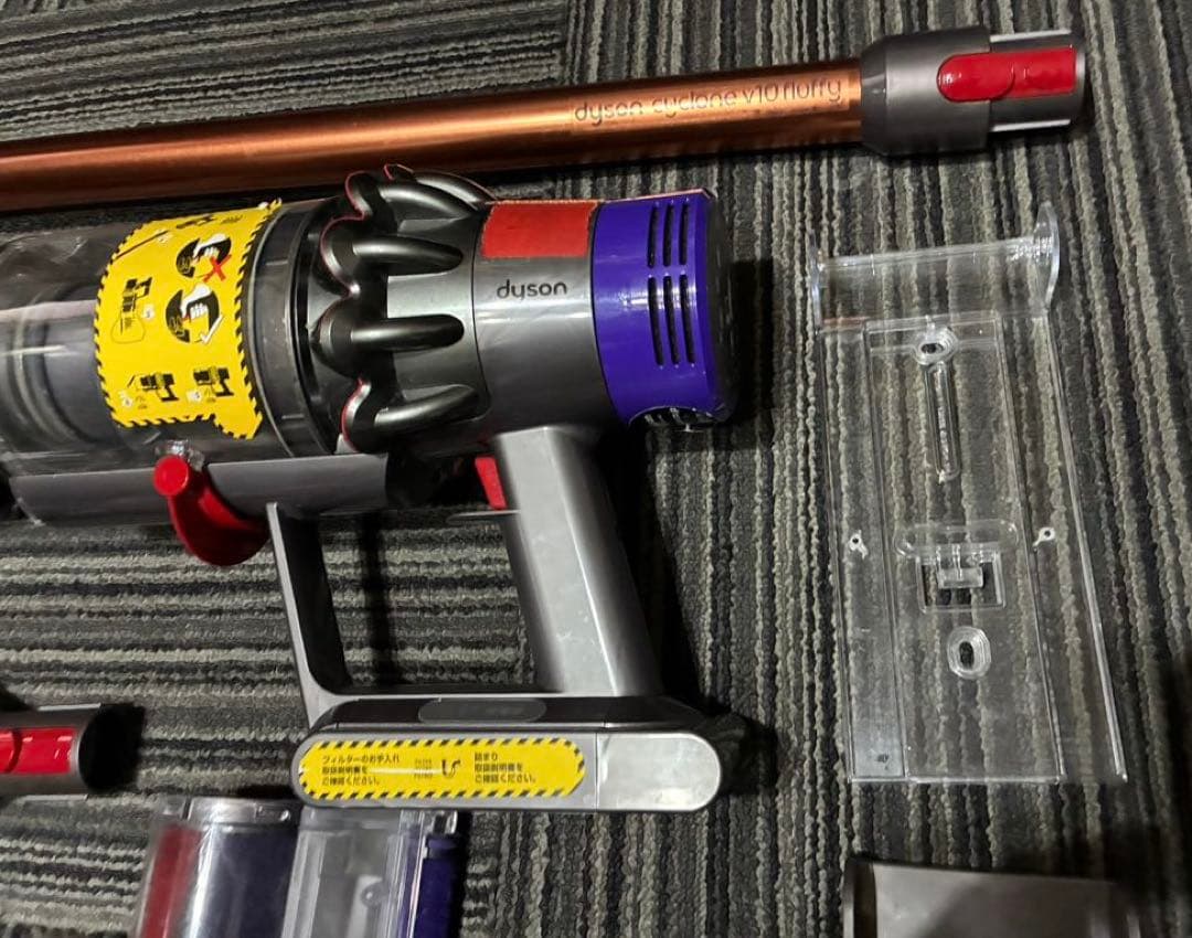 Dyson V10 Fluffy コードレスクリーナー 付属品完備