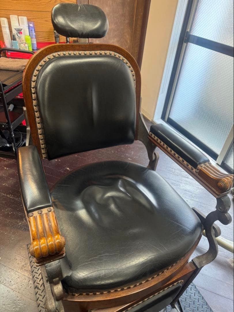 タカラベルモント製理容椅子『ザ・クラシック』