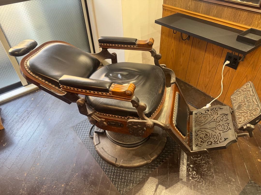 タカラベルモント製理容椅子『ザ・クラシック』