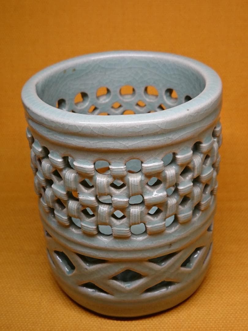 花器　花瓶　青磁　透彫　貫入　筆筒　置物　インテリア　工芸品　美術品　A1524
