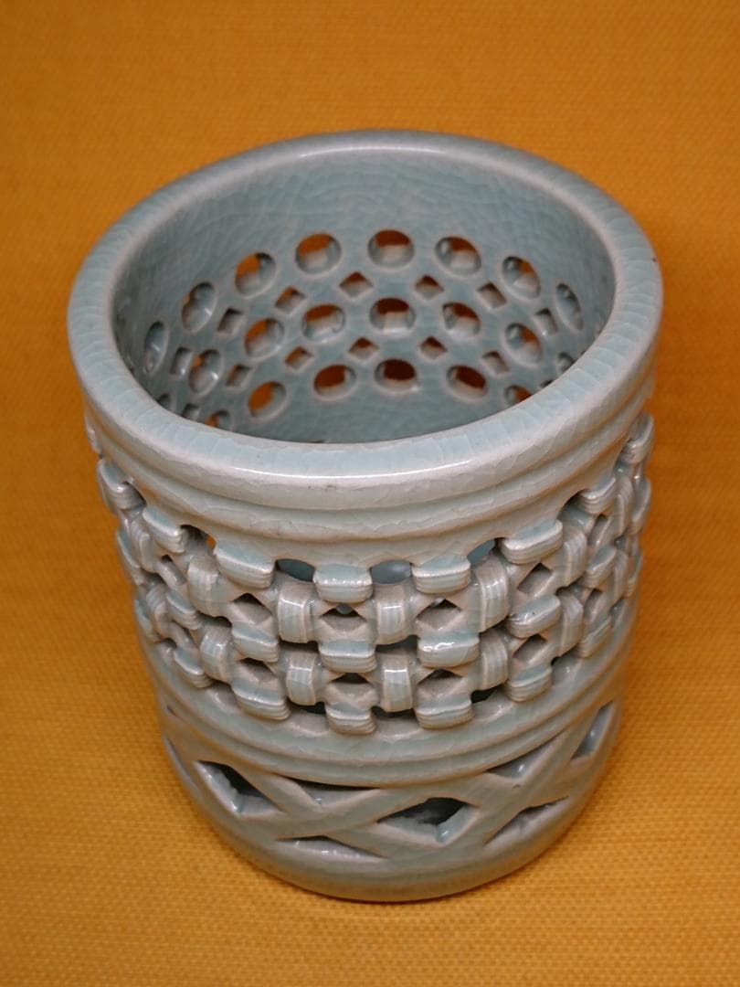 花器　花瓶　青磁　透彫　貫入　筆筒　置物　インテリア　工芸品　美術品　A1524