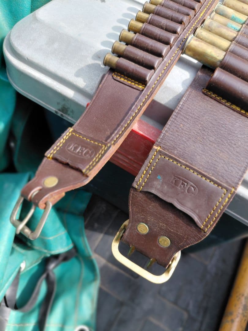 弾丸ベルト　レザーショットガン用弾薬ベルト