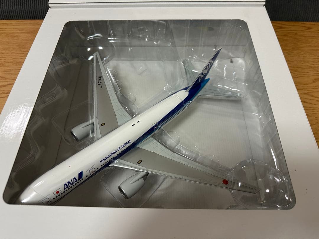 ANA 1/200 NH20077 B777-200 IOJタグ付きJA714A
