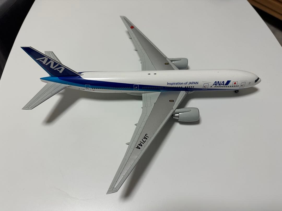 ANA 1/200 NH20077 B777-200 IOJタグ付きJA714A