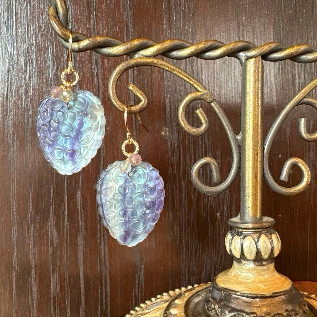 《1点限定》フローライト＆MOPフィカスリーフカービング＊ピアスorイヤリング