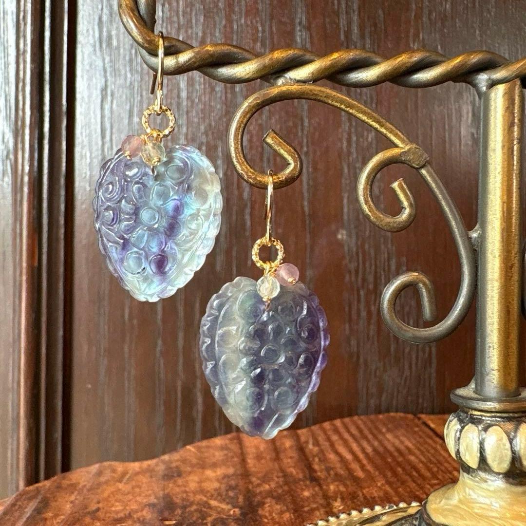 《1点限定》フローライト＆MOPフィカスリーフカービング＊ピアスorイヤリング
