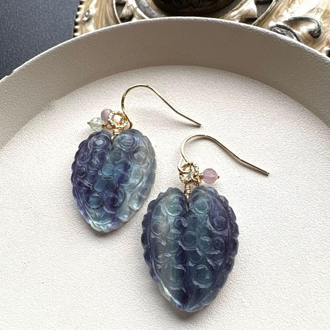 《1点限定》フローライト＆MOPフィカスリーフカービング＊ピアスorイヤリング