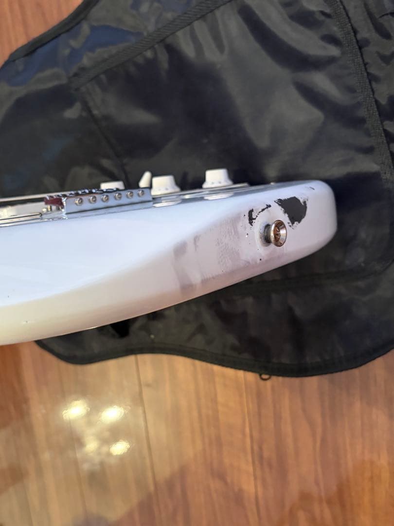 BUSKERS 白色 ストラトキャスター & ミニアンプ