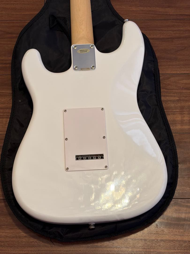 BUSKERS 白色 ストラトキャスター & ミニアンプ