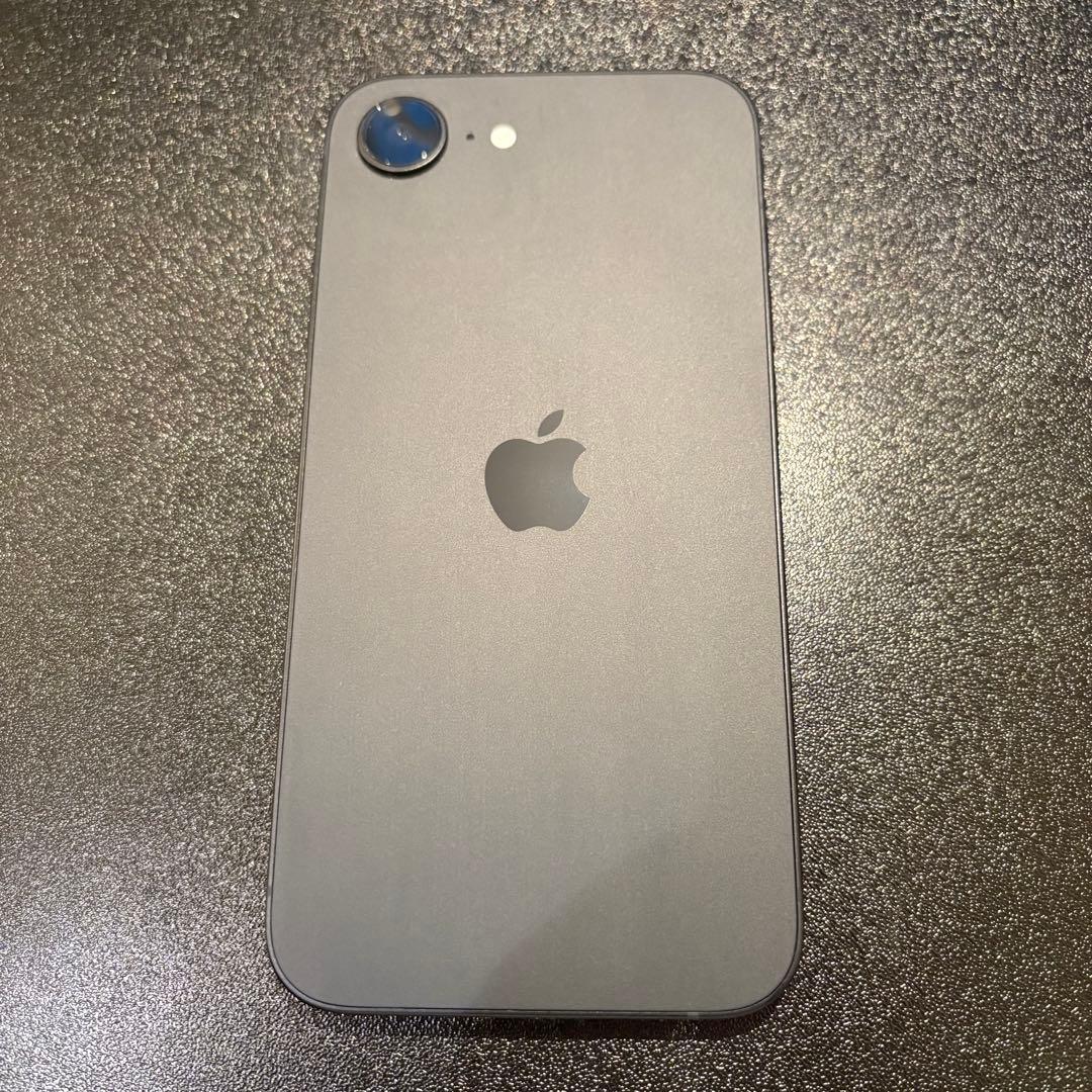 【美品】iPhone16e 開閉式覗き見防止ガラス 開閉式カード収納付きケース