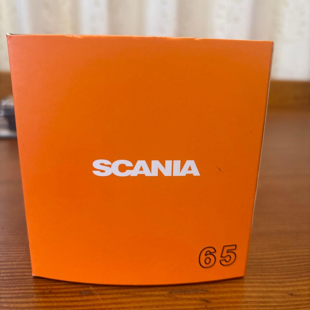 ホットウィール6台セットとスカニアです。