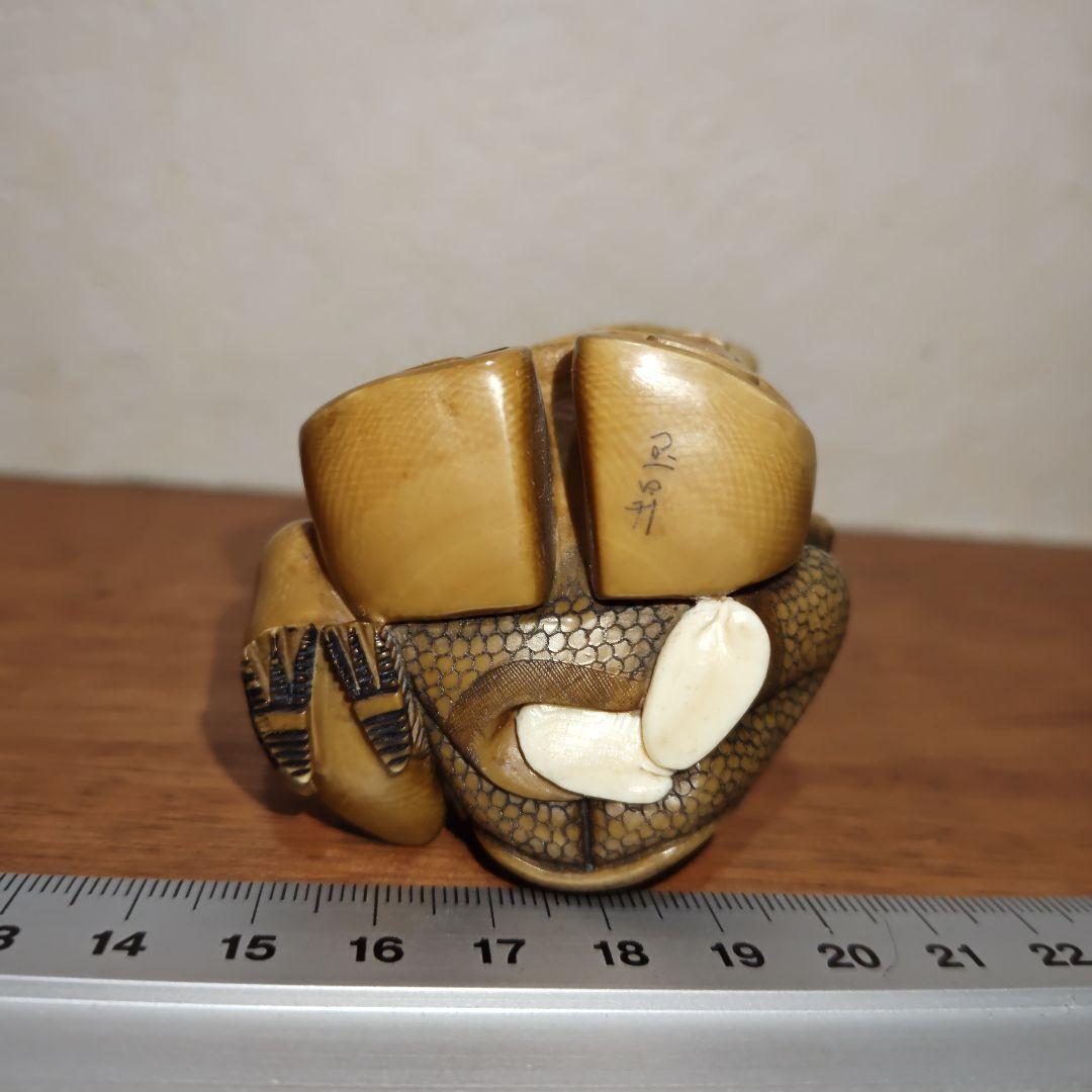 時代物高級置根付 天然素材【主と自分の絵を見る支那鵞鳥】高6.3cm 重111ｇ