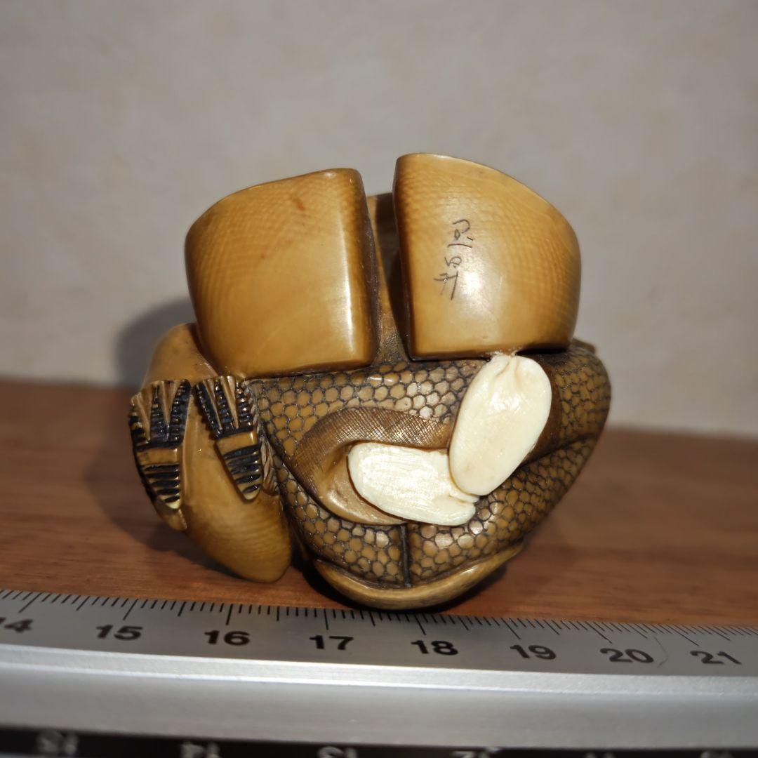 時代物高級置根付 天然素材【主と自分の絵を見る支那鵞鳥】高6.3cm 重111ｇ