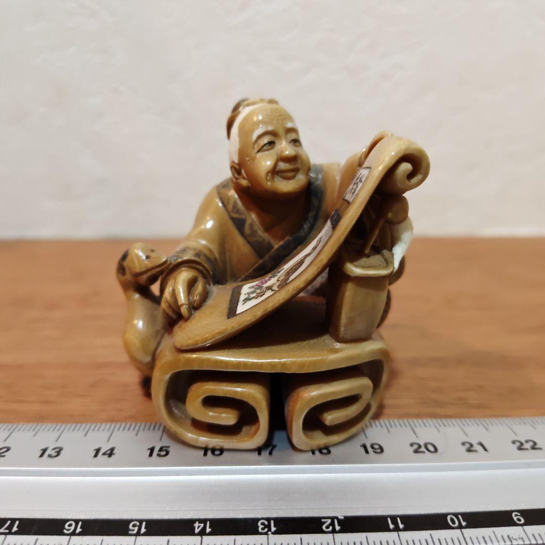 時代物高級置根付 天然素材【主と自分の絵を見る支那鵞鳥】高6.3cm 重111ｇ