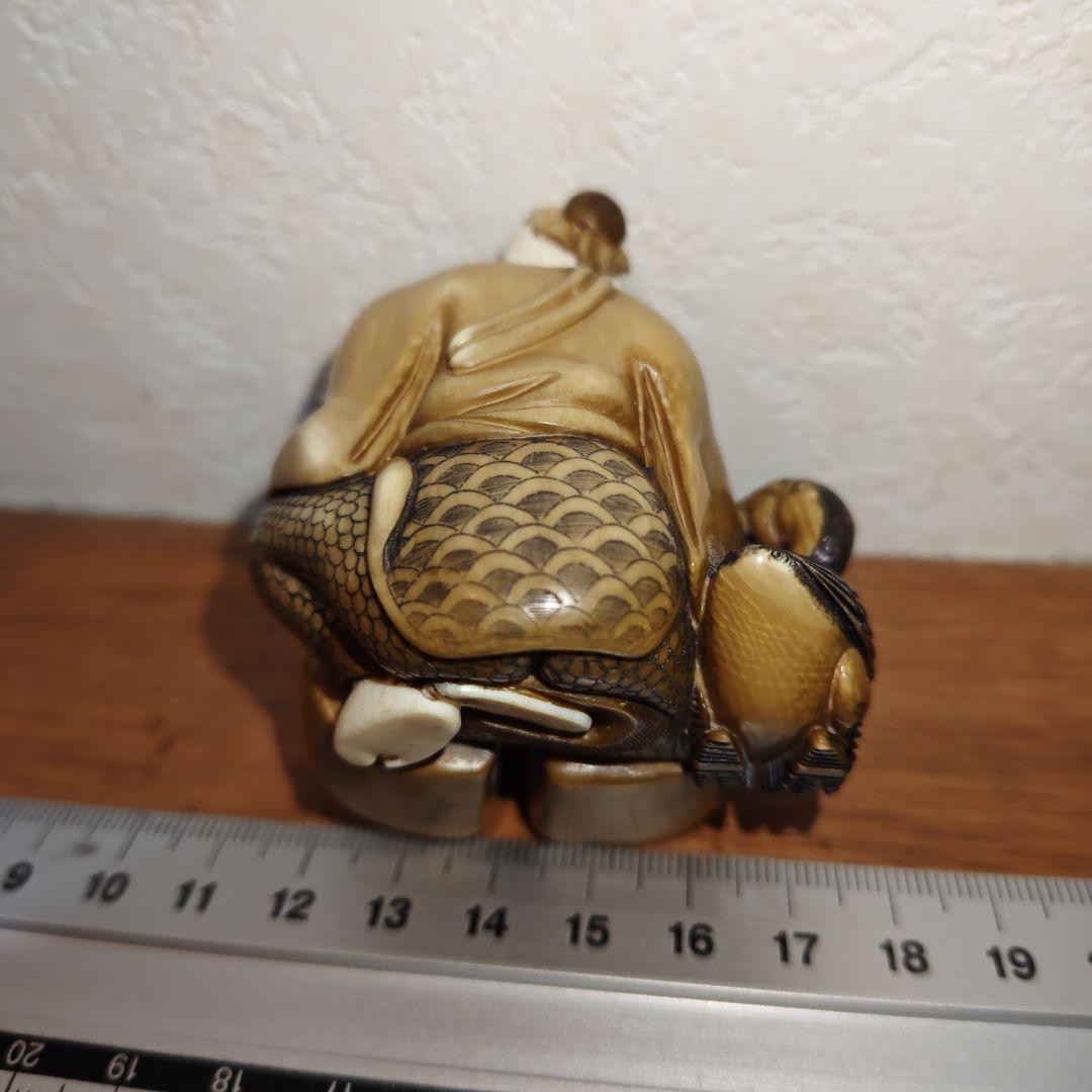 時代物高級置根付 天然素材【主と自分の絵を見る支那鵞鳥】高6.3cm 重111ｇ