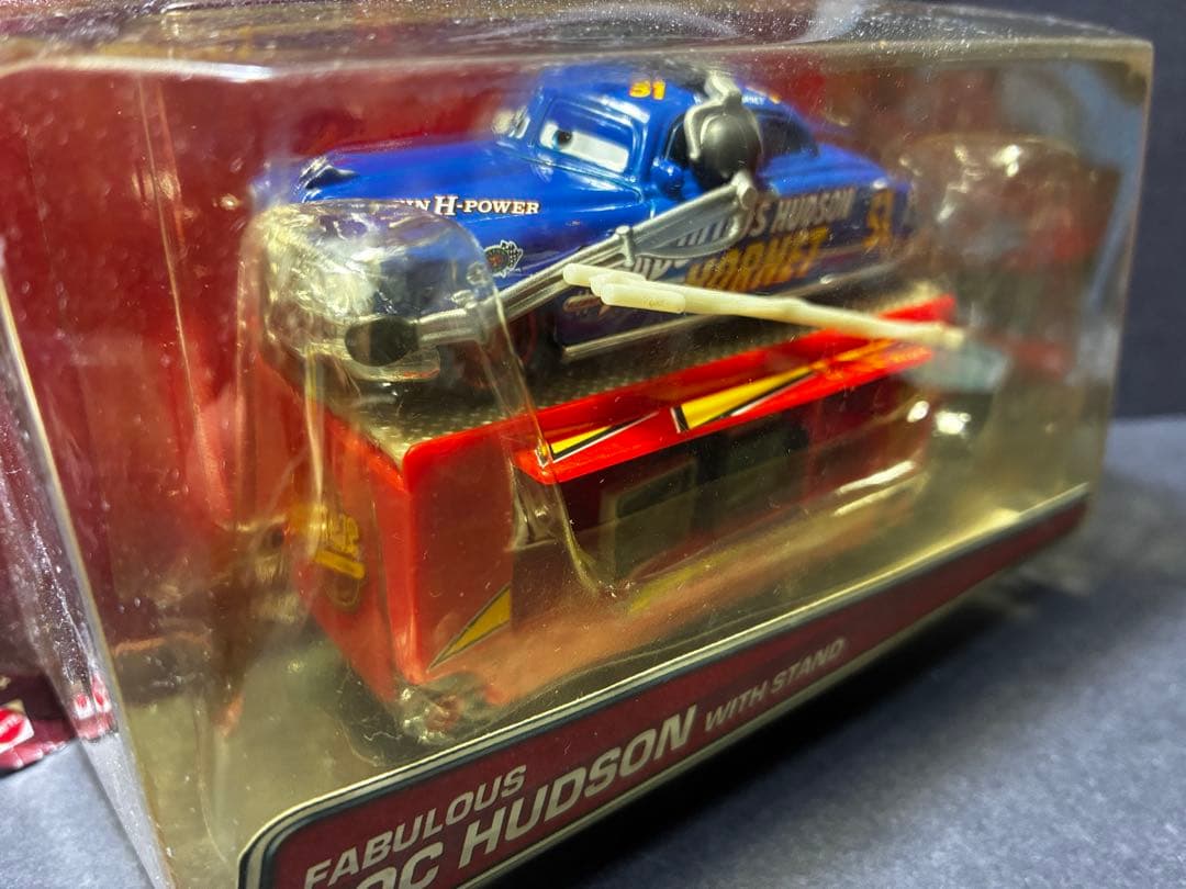 FABULOUS DOC HUDSON WITH STAND カーズ ミニカー